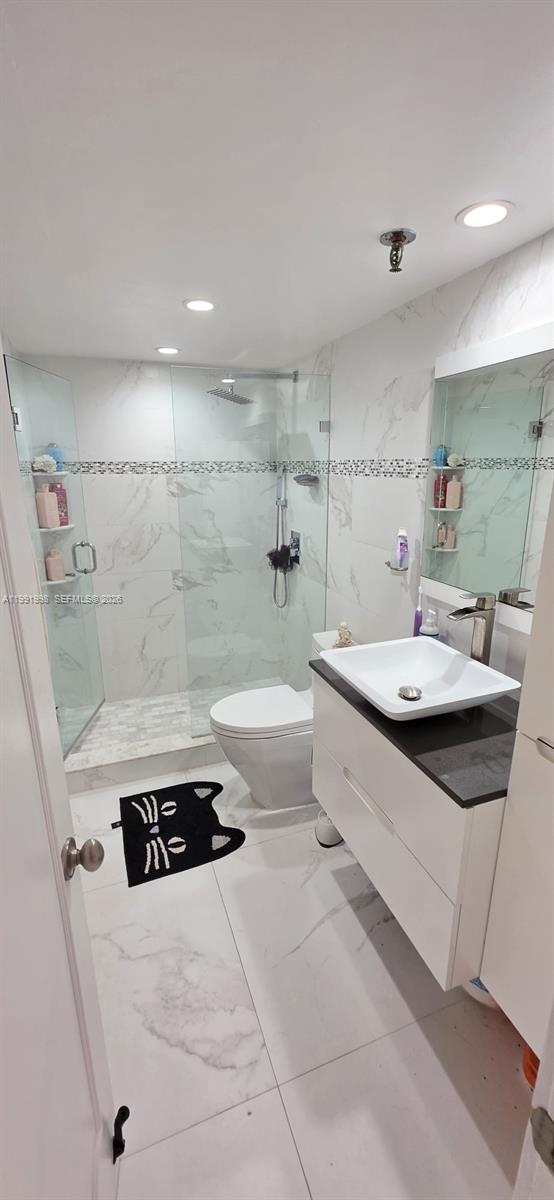 EDEN ROC CONDO - Residential