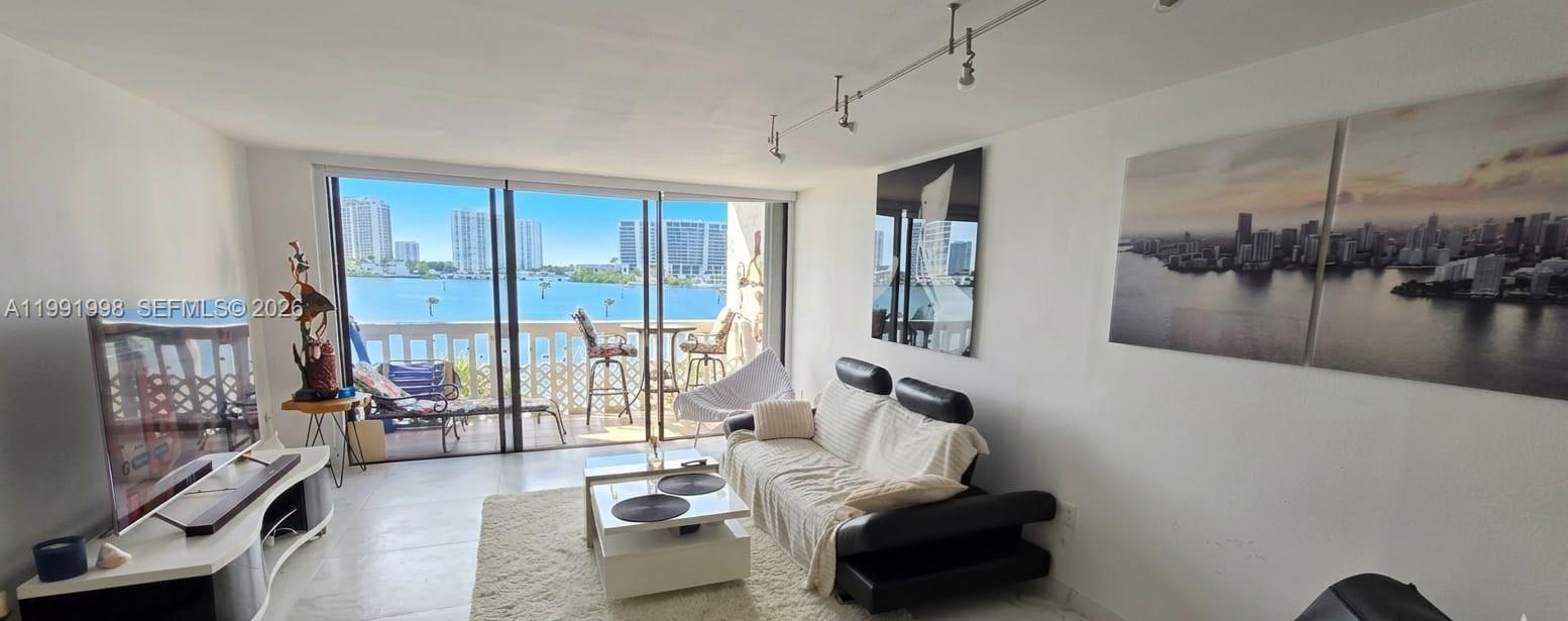 EDEN ROC CONDO - Residential