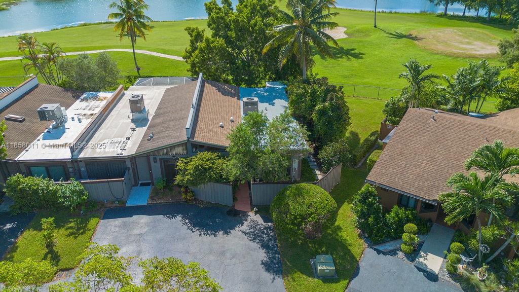 BRIAR BAY TOWNHOUSE ESTAT - Residential