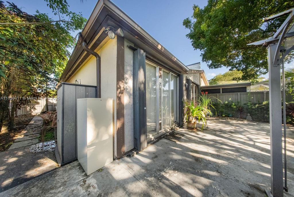 BRIAR BAY TOWNHOUSE ESTAT - Residential