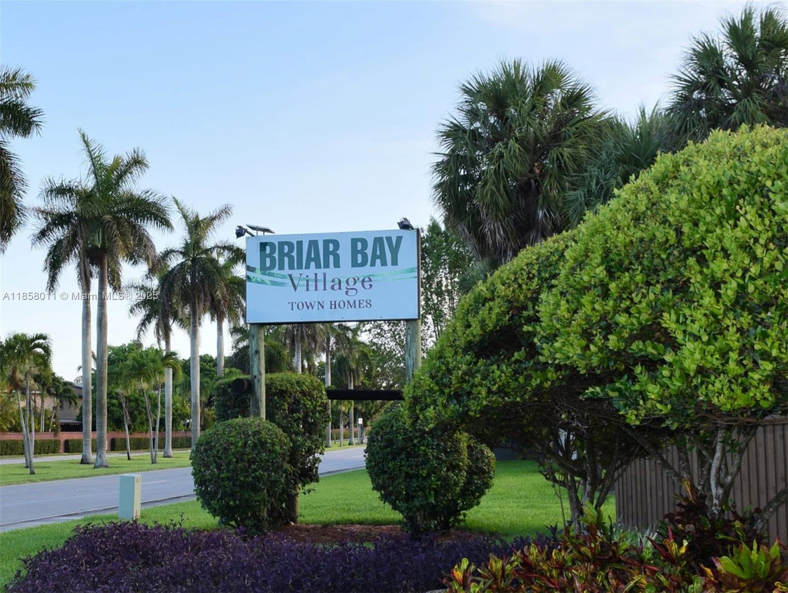 BRIAR BAY TOWNHOUSE ESTAT - Residential