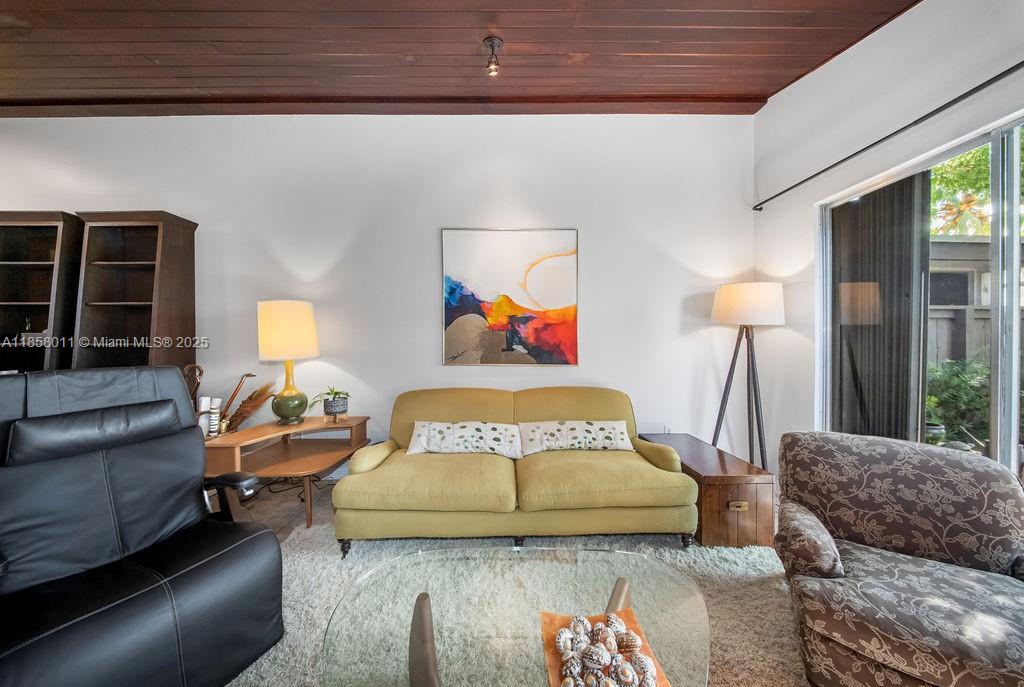 BRIAR BAY TOWNHOUSE ESTAT - Residential