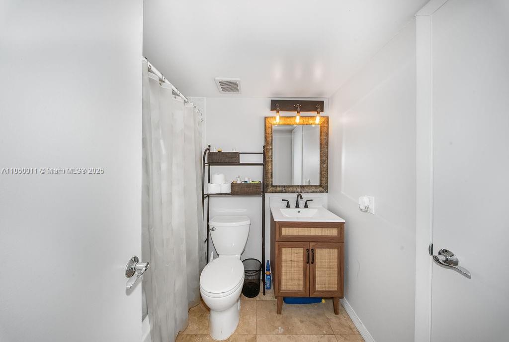 BRIAR BAY TOWNHOUSE ESTAT - Residential