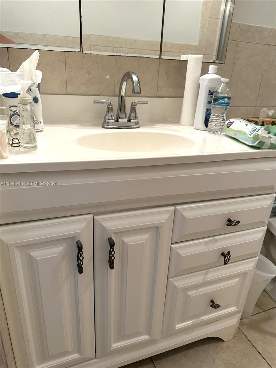 IMPERIAL TOWERS NORTH CON - Residential