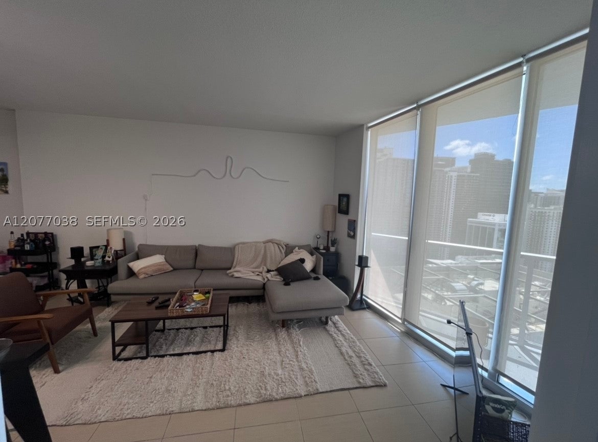 185 SW 7th St 3702