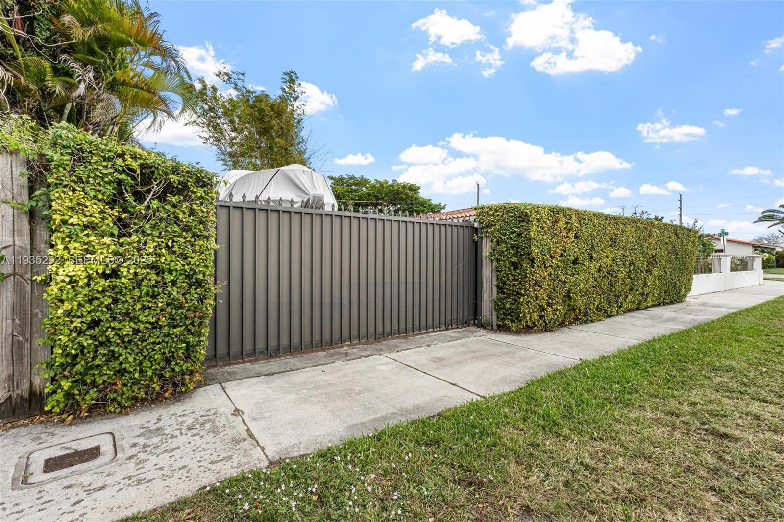 CORAL PARK ESTS SEC 8 1ST - Residential