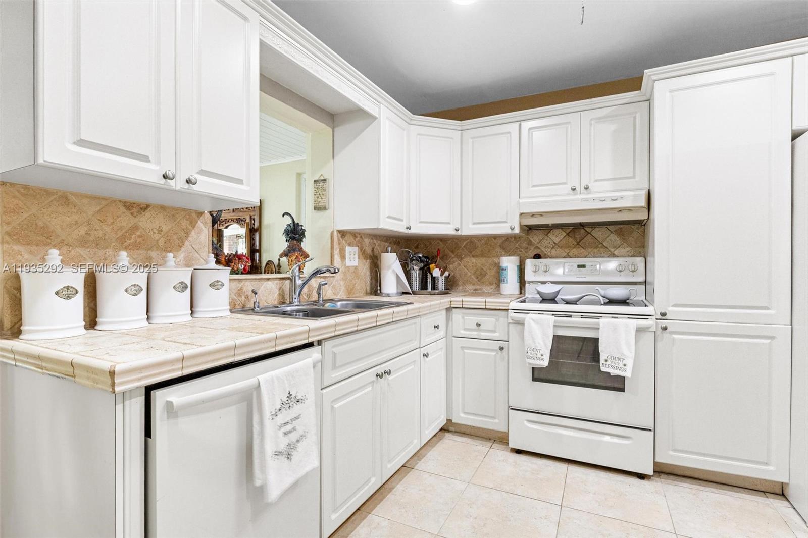 CORAL PARK ESTS SEC 8 1ST - Residential