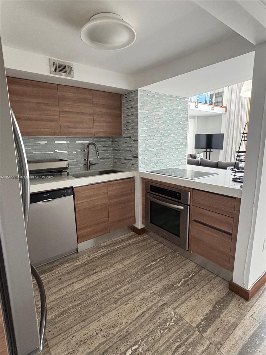 ILONA CONDO - Residential Lease