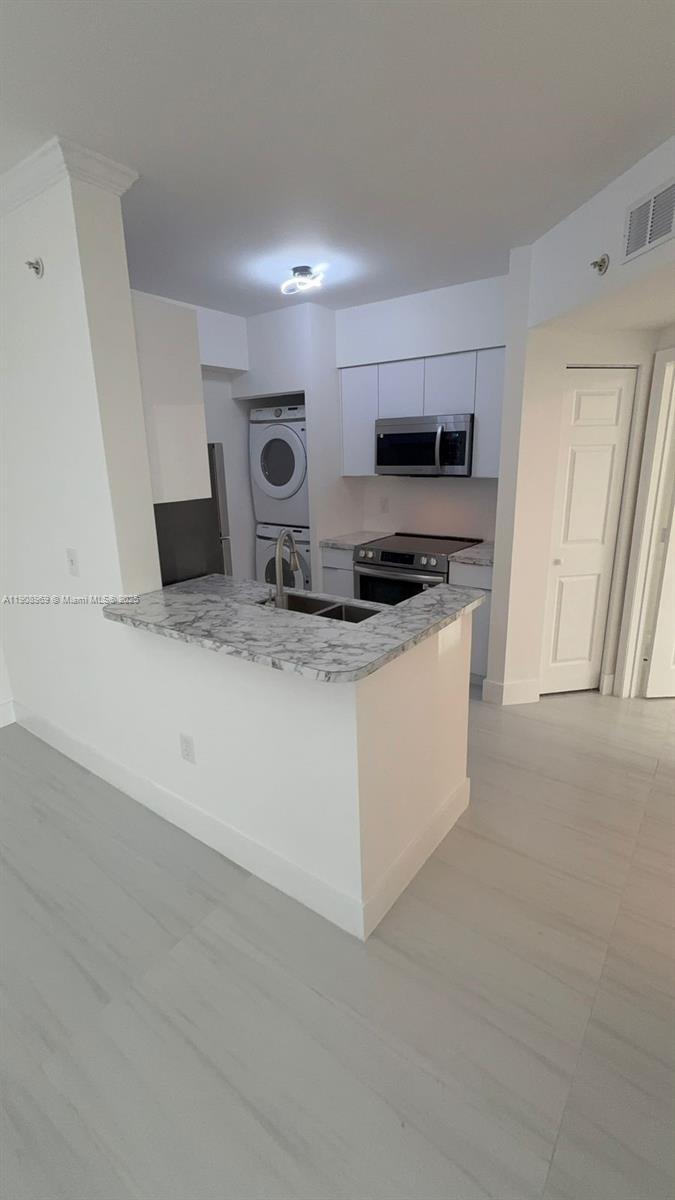 PORTO BELLAGIO CONDO - Residential Lease