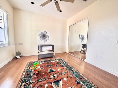 Tiny photo for 1141 Waterside Ln, Hollywood, FL 33019 (MLS # A12007706)