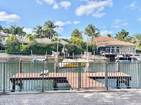 Tiny photo for 1141 Waterside Ln, Hollywood, FL 33019 (MLS # A12007706)