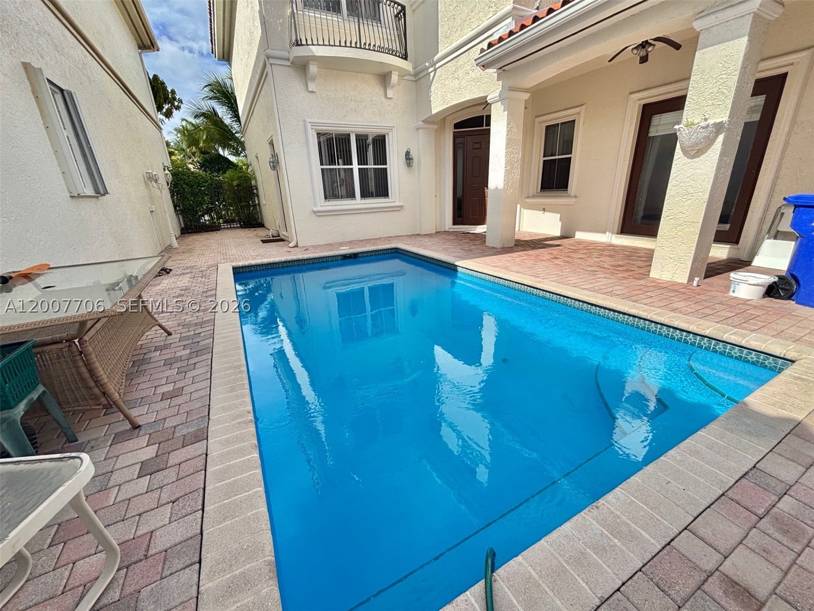1141 Waterside Ln