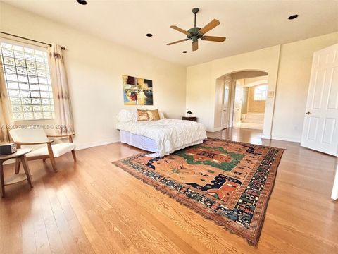 Tiny photo for 1141 Waterside Ln, Hollywood, FL 33019 (MLS # A12007706)