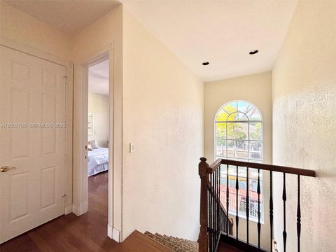 Tiny photo for 1141 Waterside Ln, Hollywood, FL 33019 (MLS # A12007706)