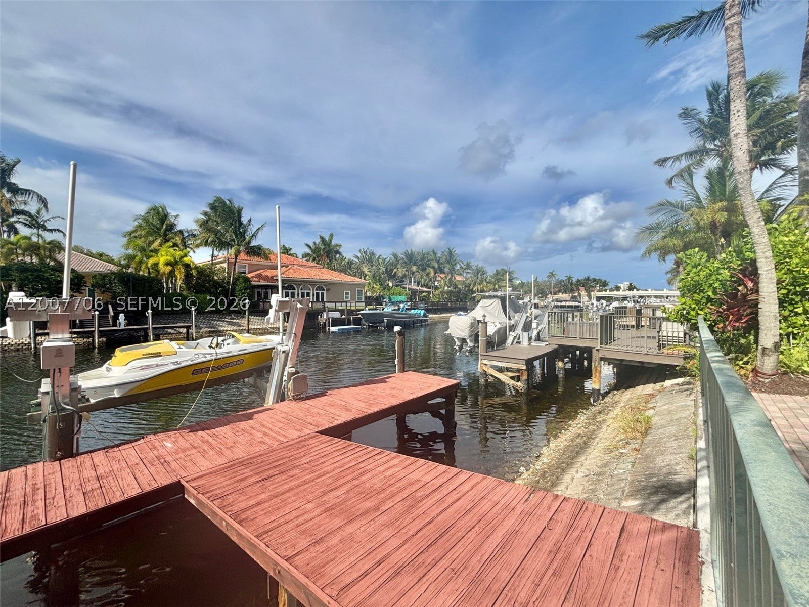 1141 Waterside Ln