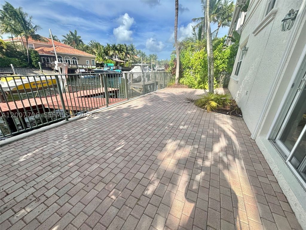 Photo of 1141 Waterside Ln, Hollywood, FL 33019 (MLS # A12007706)
