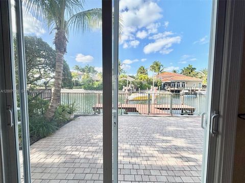 Tiny photo for 1141 Waterside Ln, Hollywood, FL 33019 (MLS # A12007706)