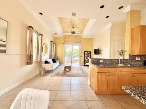 Tiny photo for 1141 Waterside Ln, Hollywood, FL 33019 (MLS # A12007706)