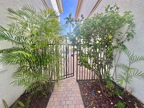 Tiny photo for 1141 Waterside Ln, Hollywood, FL 33019 (MLS # A12007706)