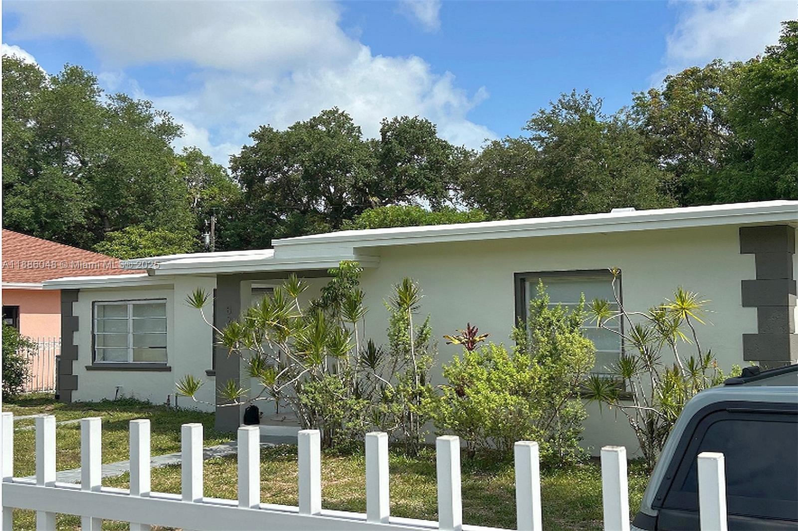 BRIAN MANORS - Residential