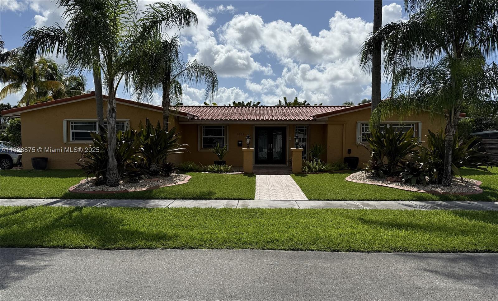 Property for Sale at 6651 Sw 91st Ave, Miami, Broward County, Florida - Bedrooms: 4 
Bathrooms: 2  - $940,000
