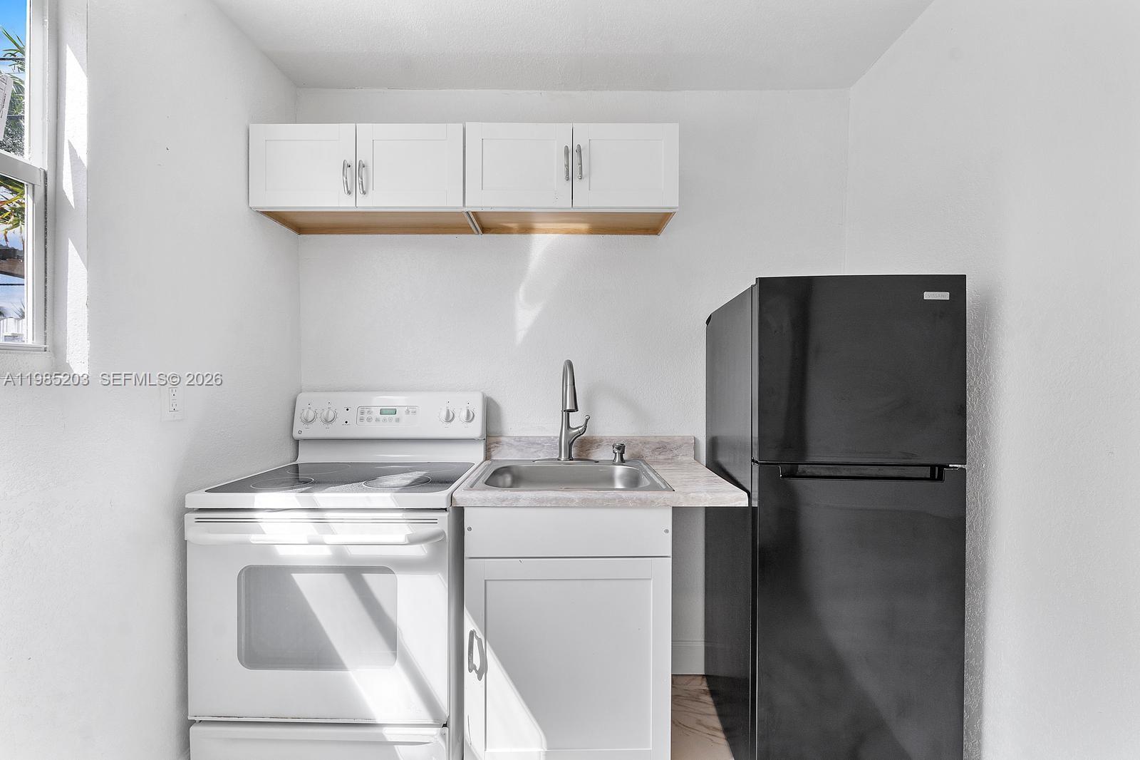 SUNRISE GOLF VILLAGE SEC - Residential Lease