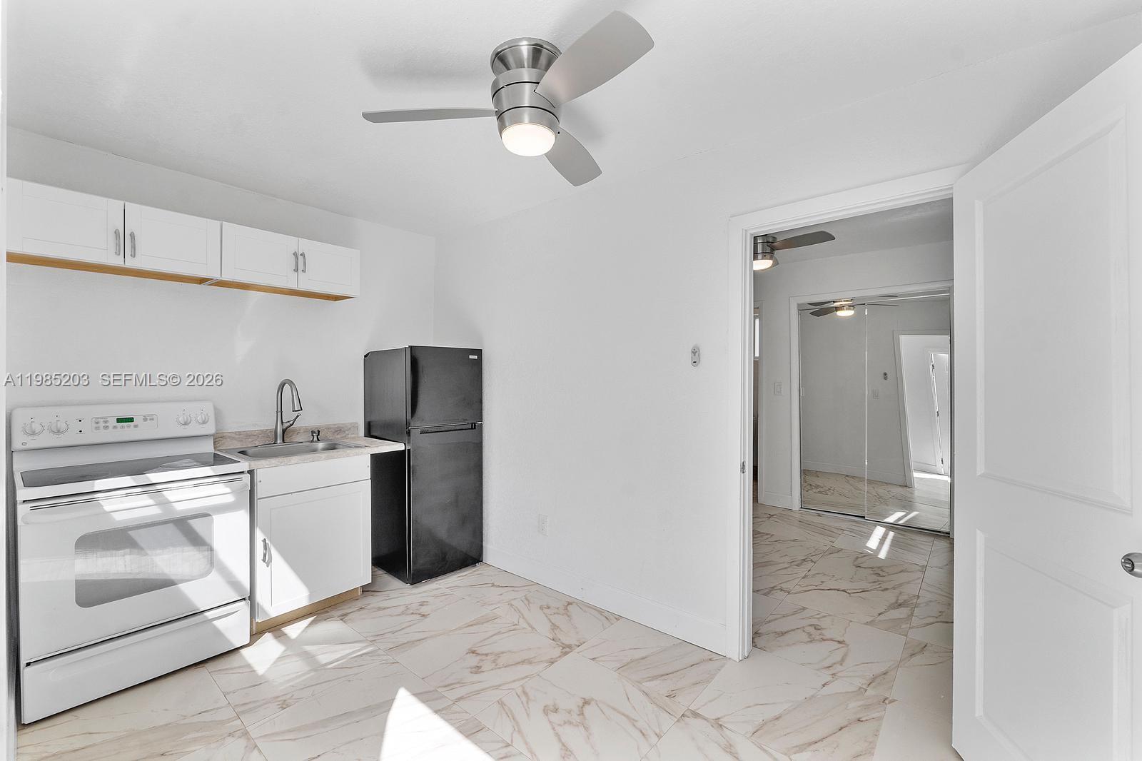 SUNRISE GOLF VILLAGE SEC - Residential Lease