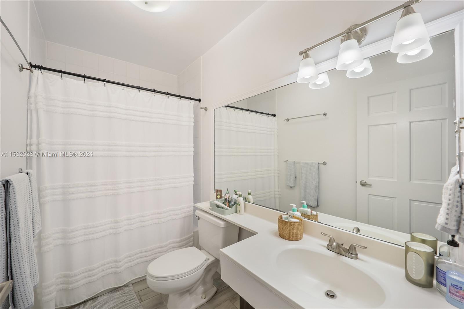 TROPICAL ISLE HOMES SUB 4 - Residential