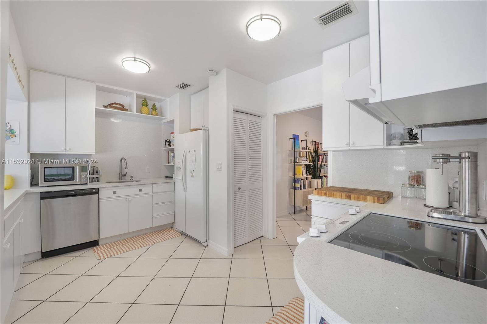 TROPICAL ISLE HOMES SUB 4 - Residential