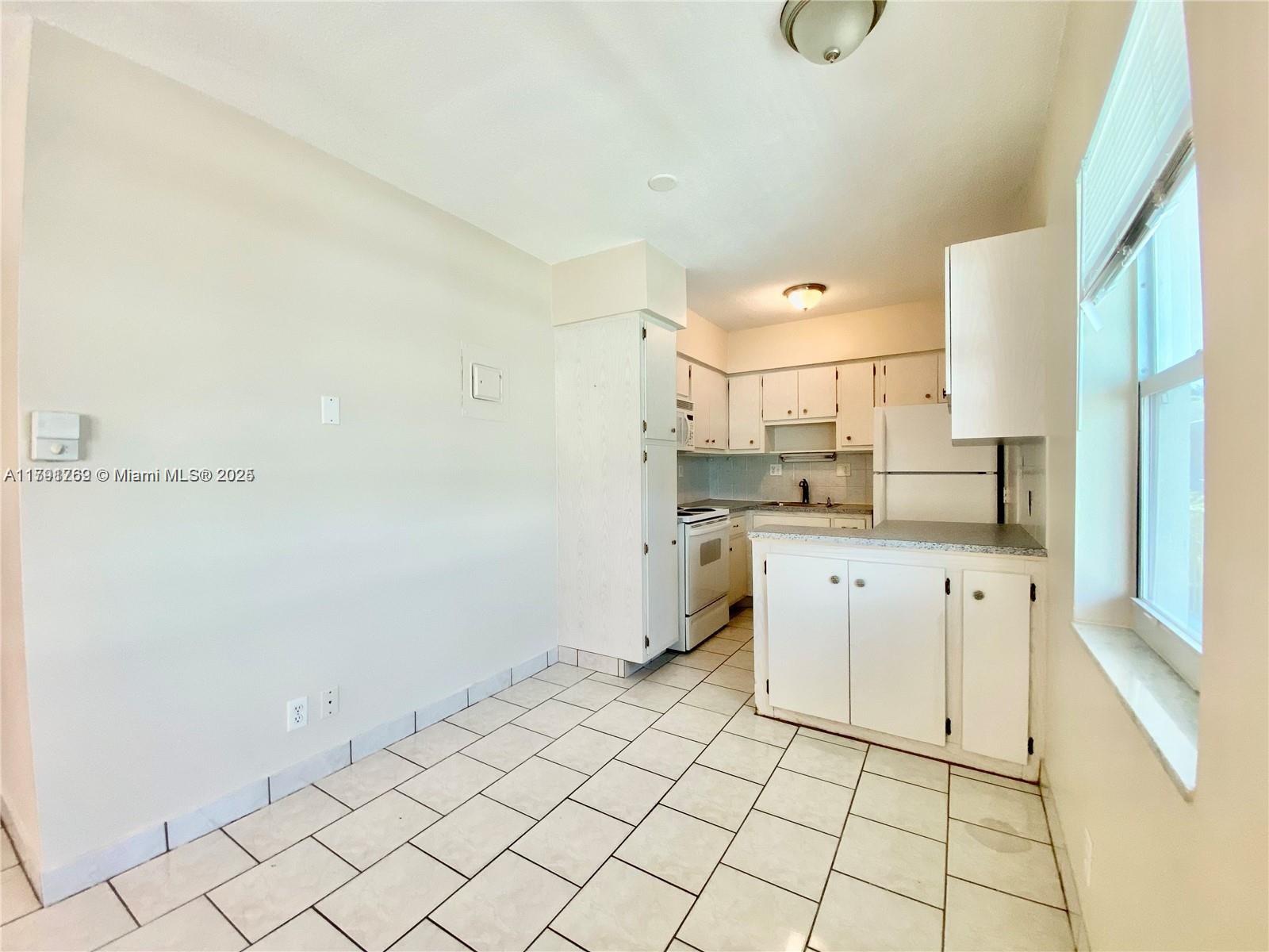1824 Monroe St 15