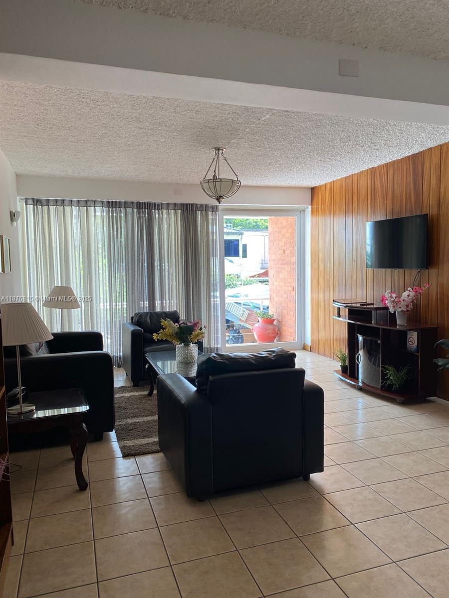 Avenida de la Reforma 15- 25 zona 10 ciudad Guatemala