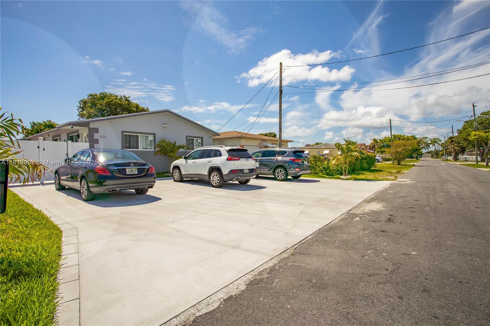 Rental Property at 608 Nw 4th Ave A, Hallandale Beach, Broward County, Florida - Bedrooms: 2 
Bathrooms: 1  - $2,100 MO.