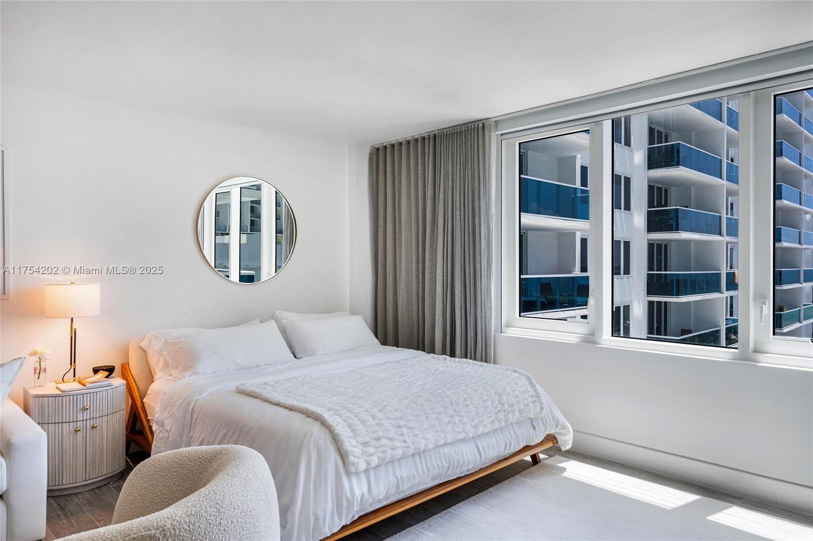 2301 Collins Ave 742