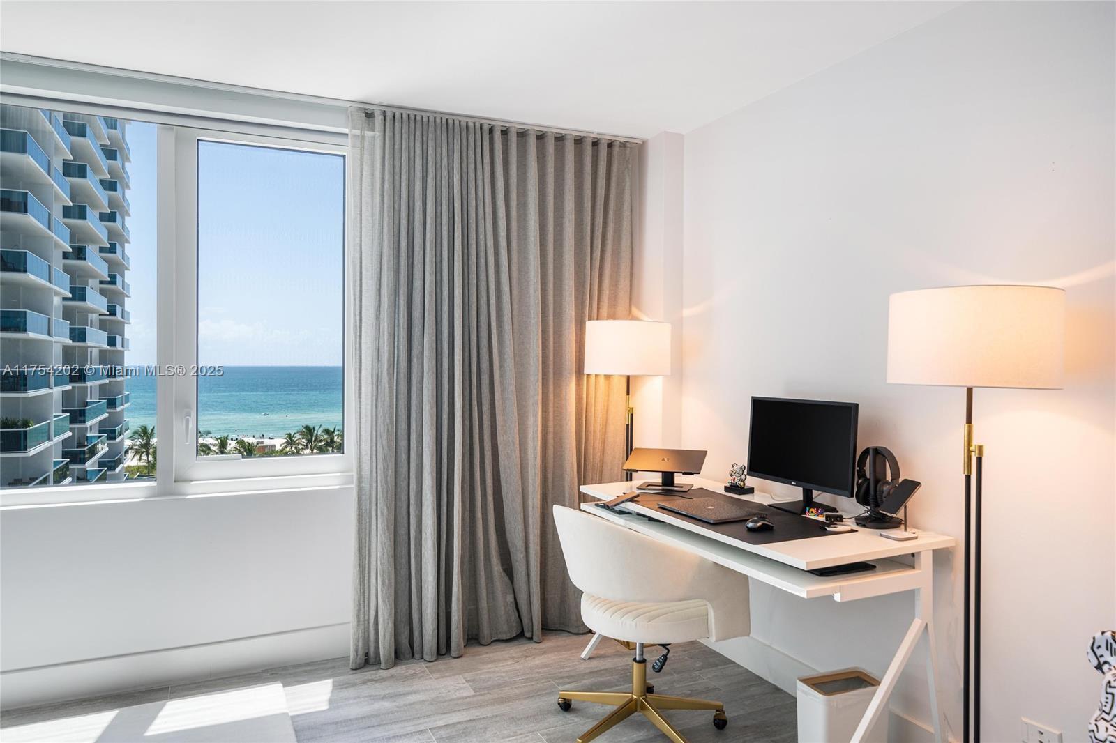 2301 Collins Ave 742