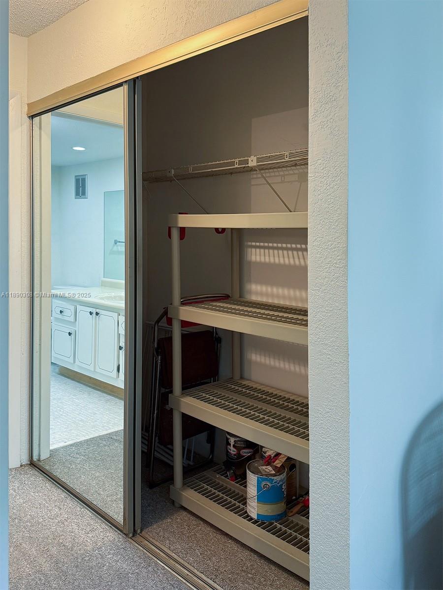 BUILDING FOUR OF RACQUET - Residential