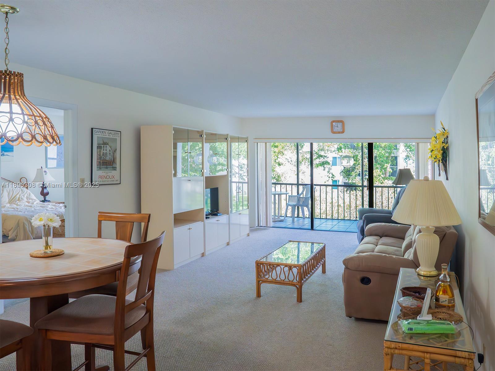 BUILDING FOUR OF RACQUET - Residential
