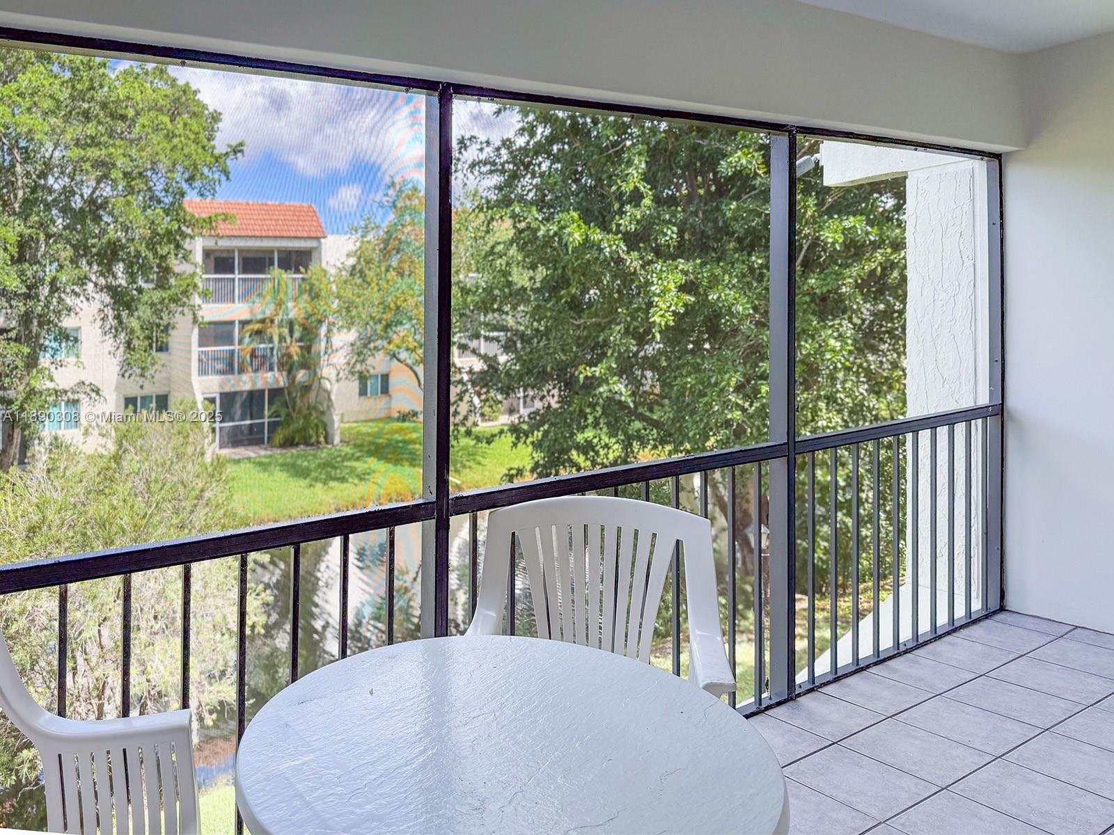 BUILDING FOUR OF RACQUET - Residential