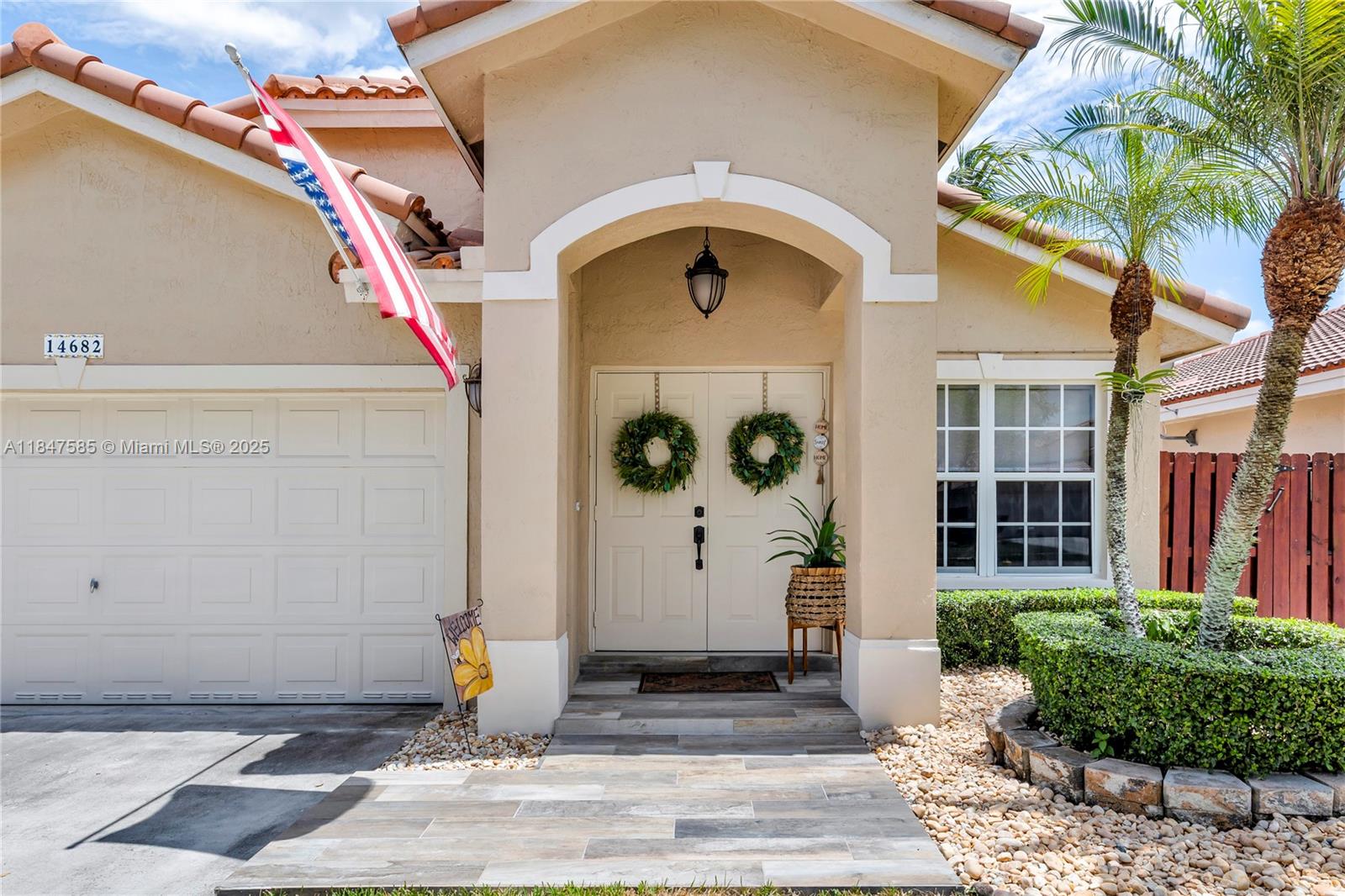 14682 Vista Luna Dr