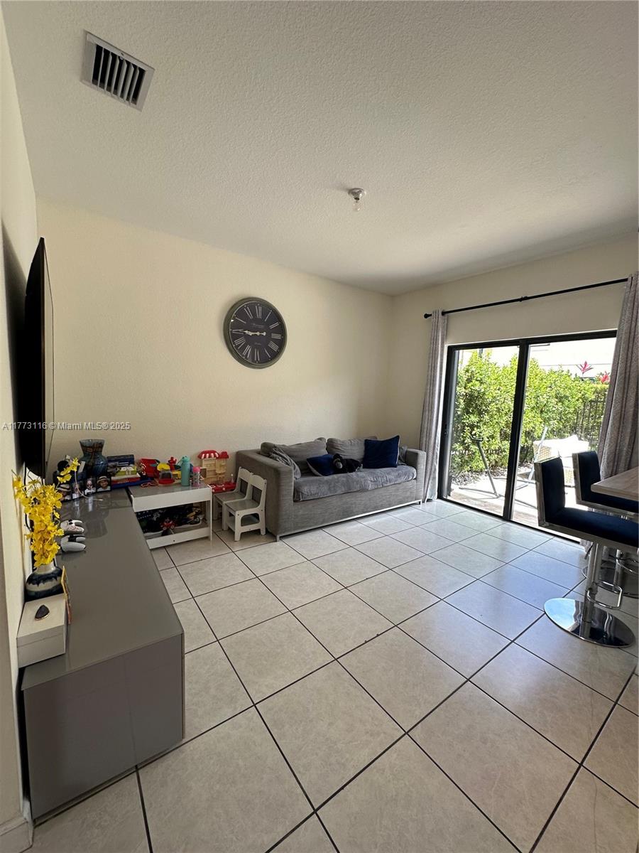 TROTTERS CHASE - Residential