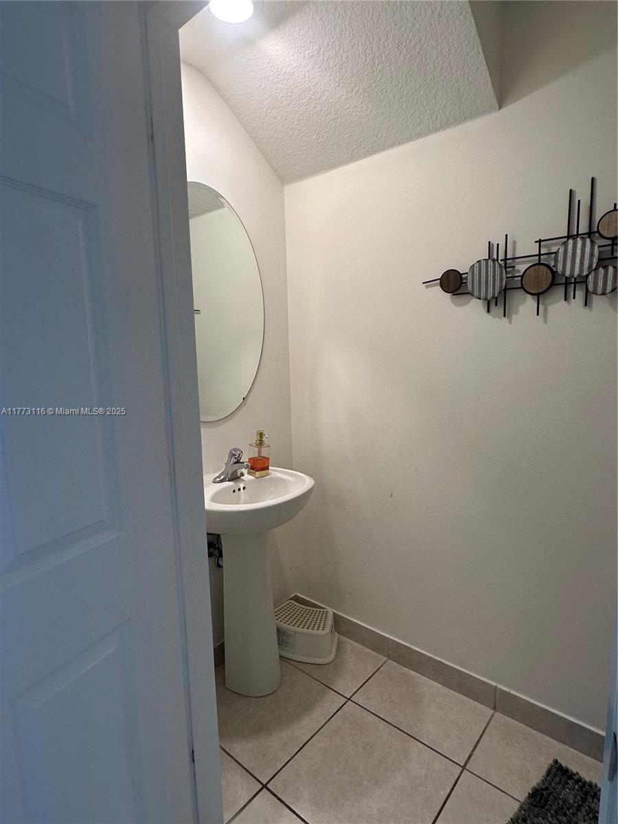 TROTTERS CHASE - Residential