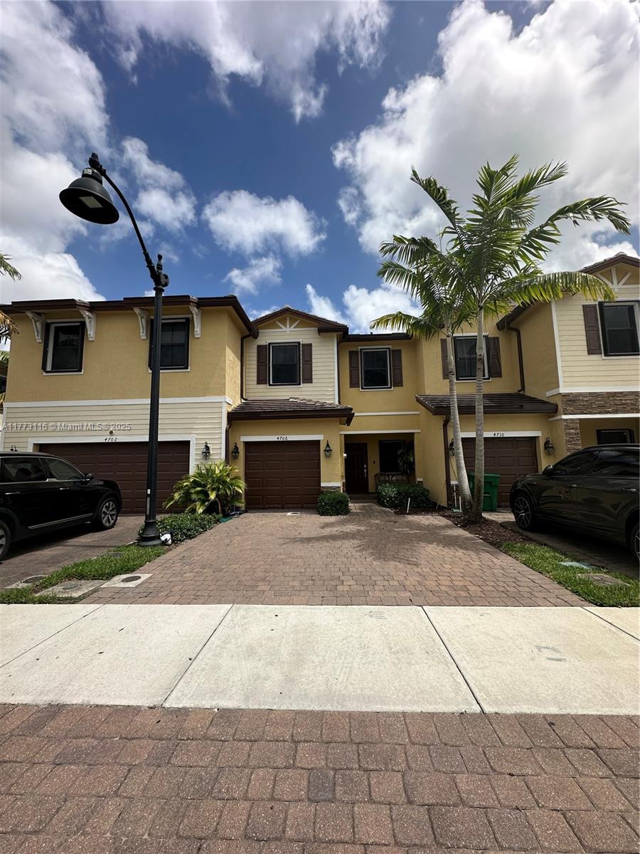 4706 Santa Cruz Way