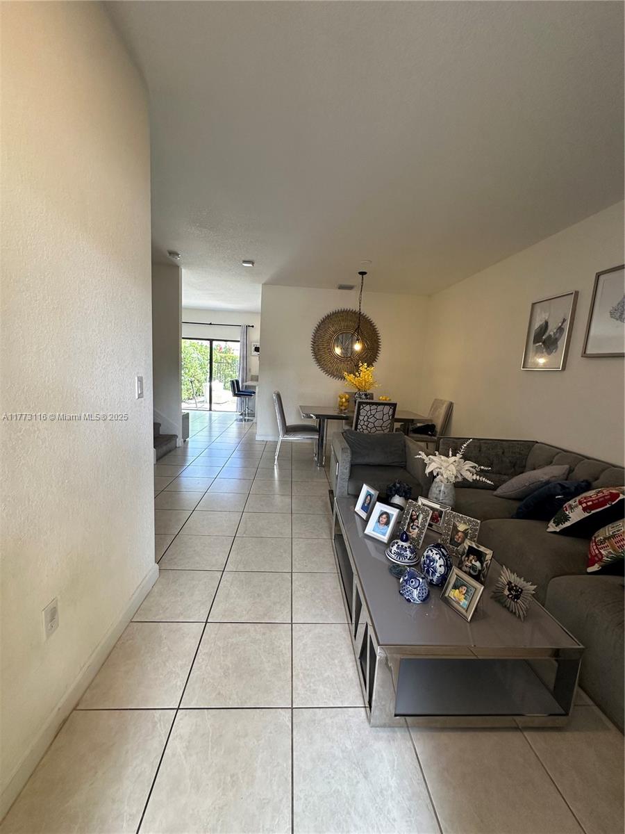 TROTTERS CHASE - Residential