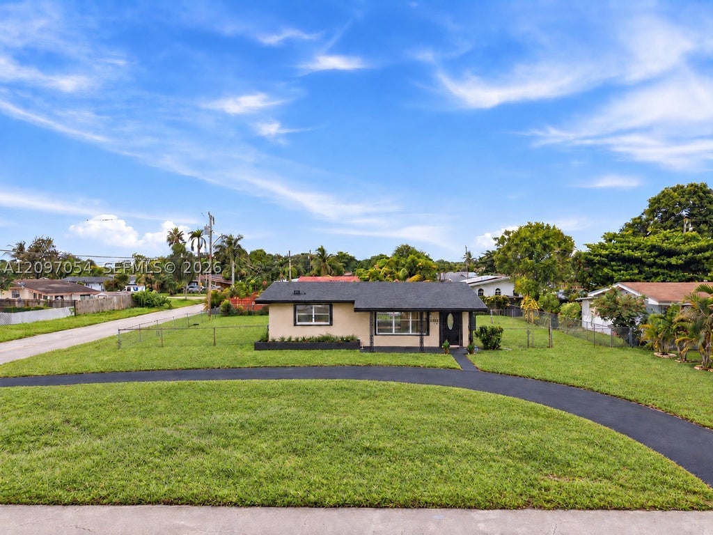 Photo of 2724 Acapulco Dr, Miramar, FL 33023 (MLS # A12097054)