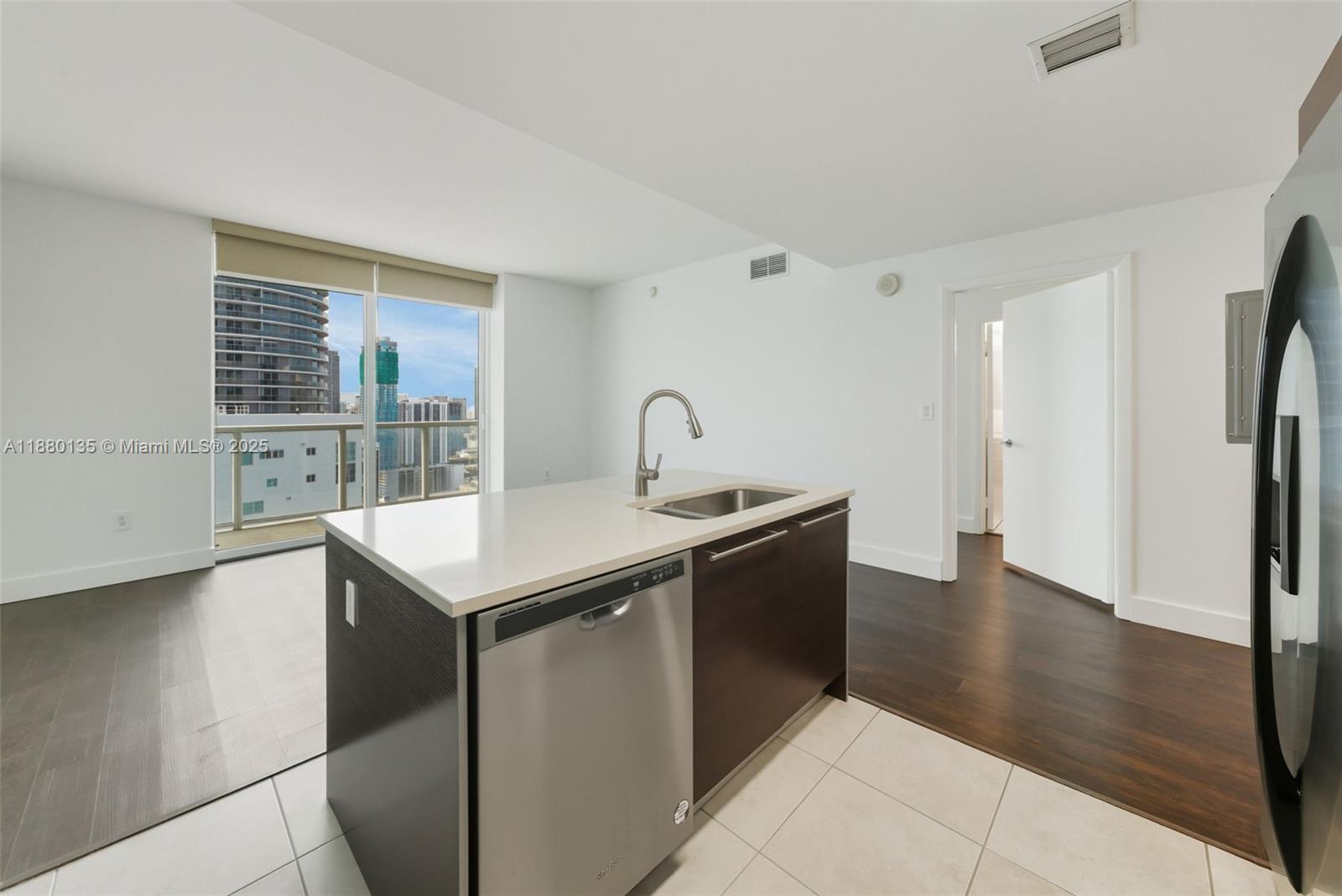 1900 N BAYSHORE DR 3707