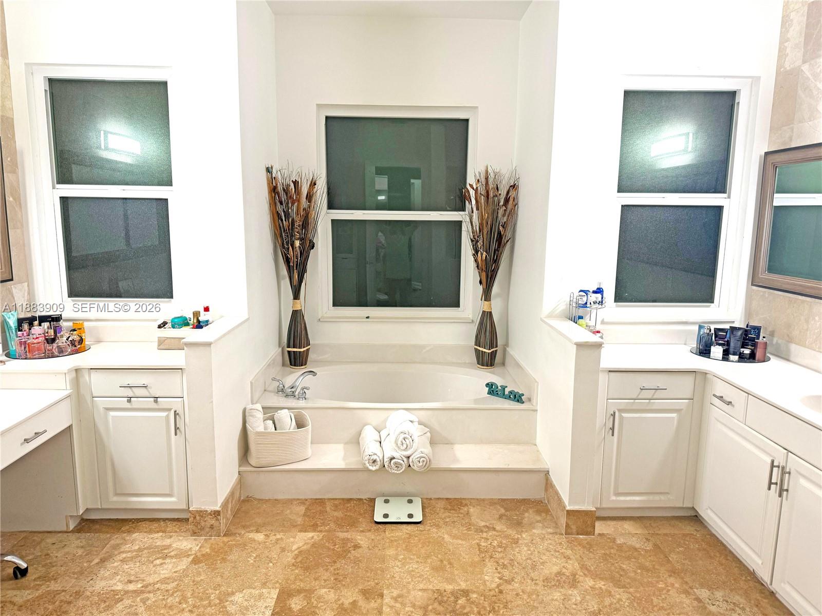 SUNSET LAKES PLAT THREE - Residential Lease