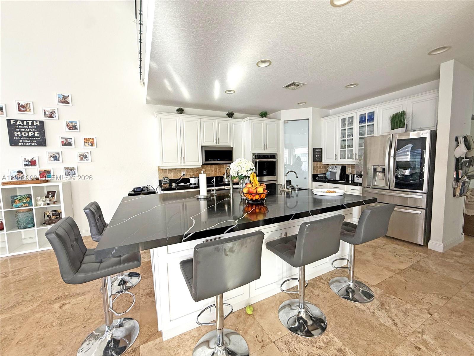 SUNSET LAKES PLAT THREE - Residential Lease