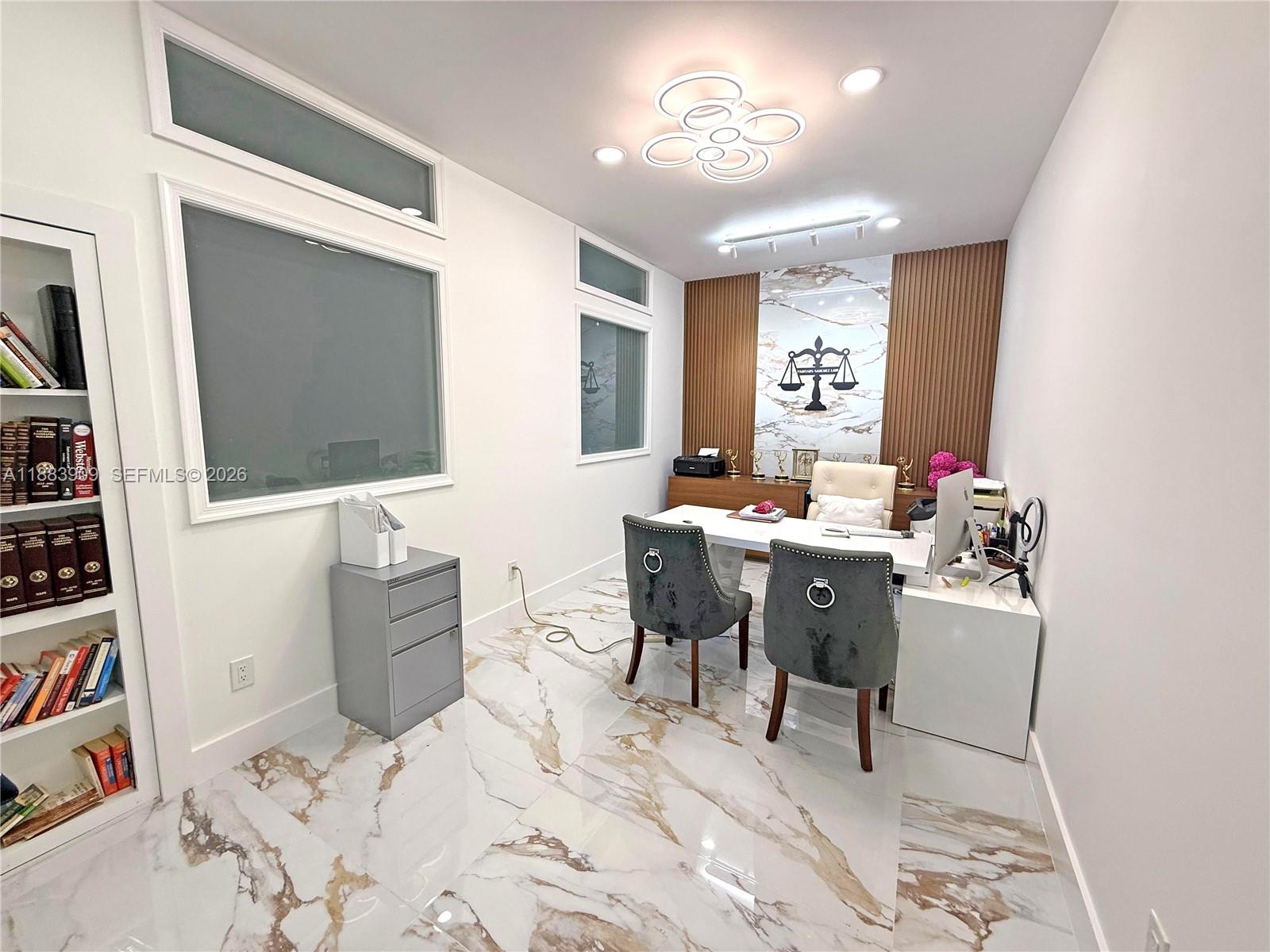 SUNSET LAKES PLAT THREE - Residential Lease