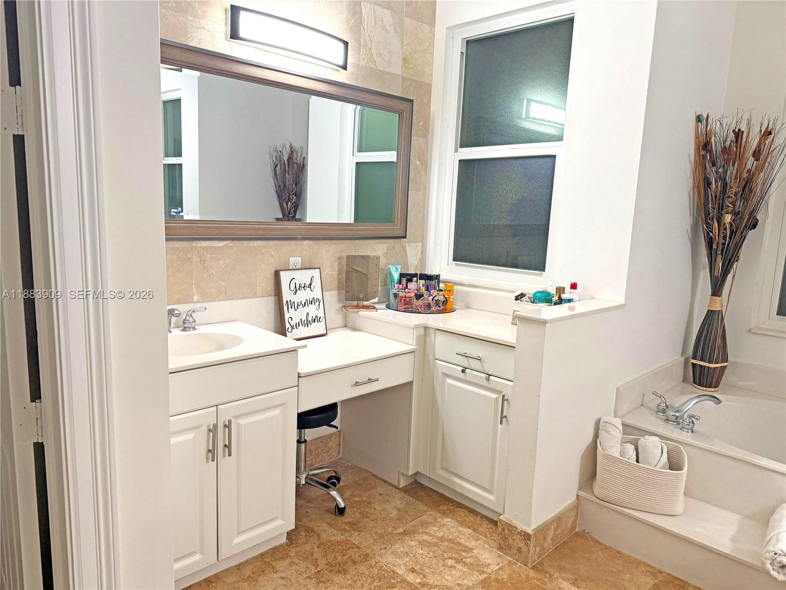 SUNSET LAKES PLAT THREE - Residential Lease