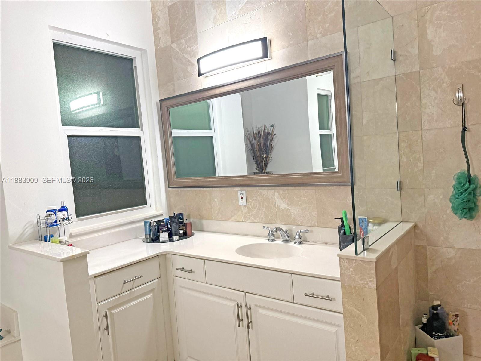 SUNSET LAKES PLAT THREE - Residential Lease