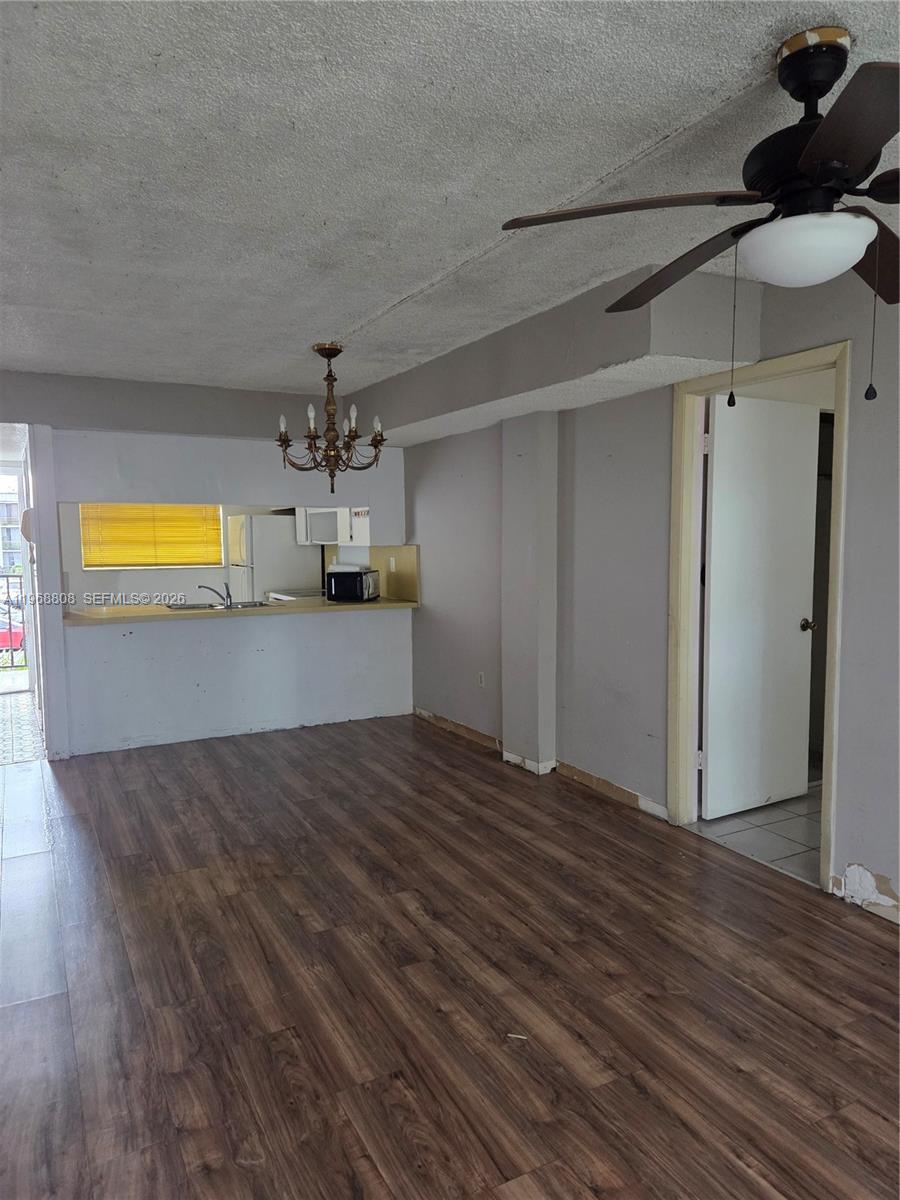 EL CONQUISTADOR SOUTH CON - Residential